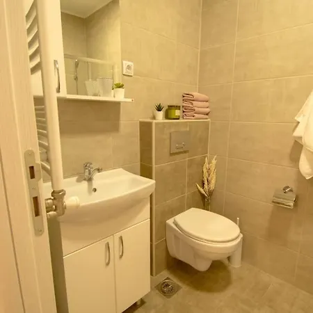 White Fields-central 2-bdrm With Parking Novi Sad