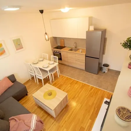 Apartamento White Fields-central 2-bdrm With Parking Novi Sad